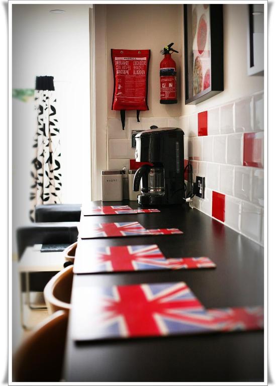 London Malvern Road Rooms To Let Bilik gambar
