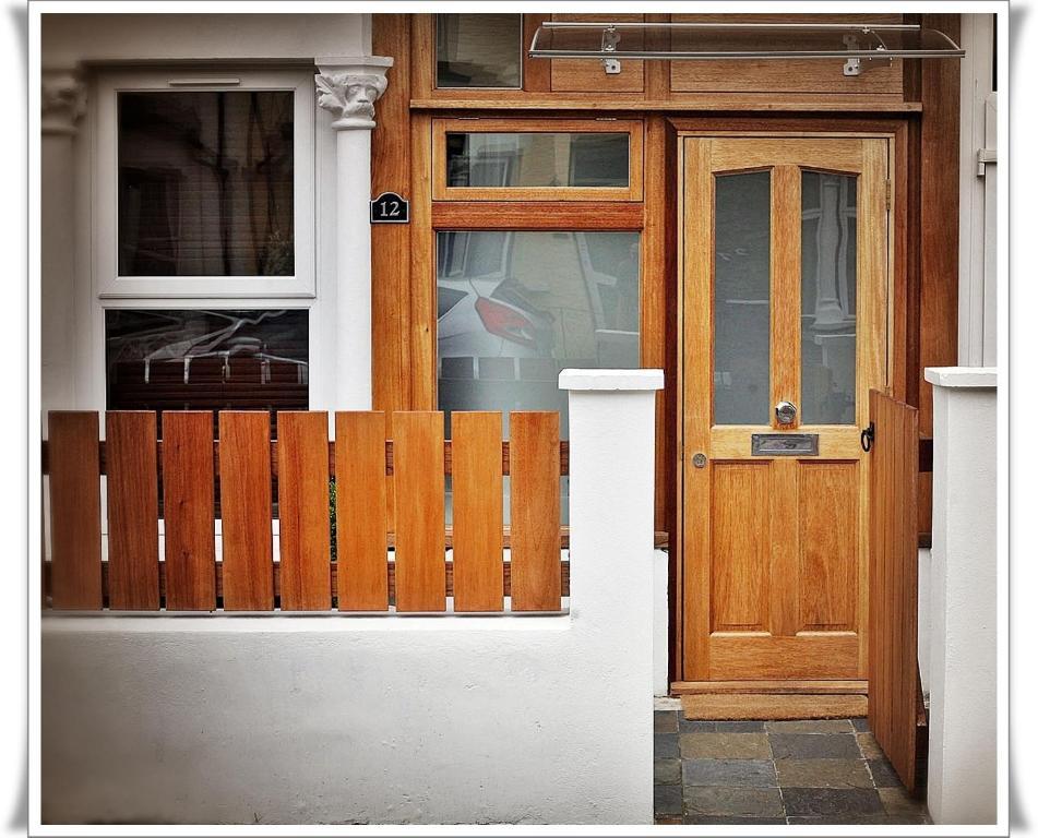 London Malvern Road Rooms To Let Bilik gambar