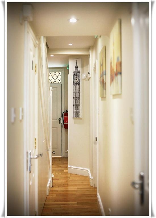 London Malvern Road Rooms To Let Bilik gambar